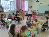 Чтобы дом построить новый, Запасают тес дубовый,
