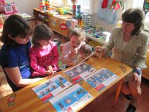 Родителям тоже полезно повторить о пешеходном переходе!