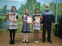 Ансамбль в составе: Ковалёва Мария, Овсепян Яна, Щур Елизавета